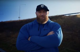 Hafthor Björnsson is van plan het wereldrecord gewicht boven de balk te verbreken bij 2022 Rogue Invitational
