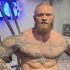 Powerlifter Kheycie Romero Squats 234 kilogram (516-pond) voor 2 herhalingen