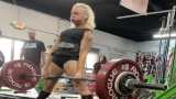 Bekijk Heather Connor (47KG) Deadlift 11 pond meer dan het IPF-wereldrecord twee keer