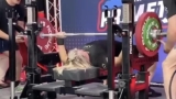 Powerlifter Jen Thompson (67,5 KG) bankdrukken 148,5 kilogram (327,5 pond)