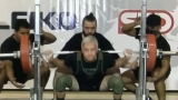 71-jarige John LaFlamme (93KG) squat 198 kilogram (436,5 pond), vestigt nieuw wereldrecord