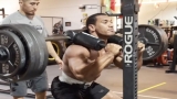 Larry Wheels squats 495 pond voor 15 herhalingen
