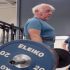 Jonathan Cayco zet een 8-Rep Back Squat PR van 260 kilogram