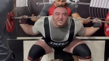 Bekijk Powerlifter Shahram Saki (120KG+) Squat van meer dan 1.000 pond rauw