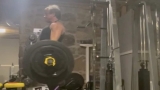 52-jarige Powerlifter Teri Gehring Deadlift 365 pond voor een nieuwe PR