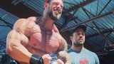 Bodybuilder Jamie Christian geeft details over zijn 7.000 calorieën koolhydraten voor de wedstrijd